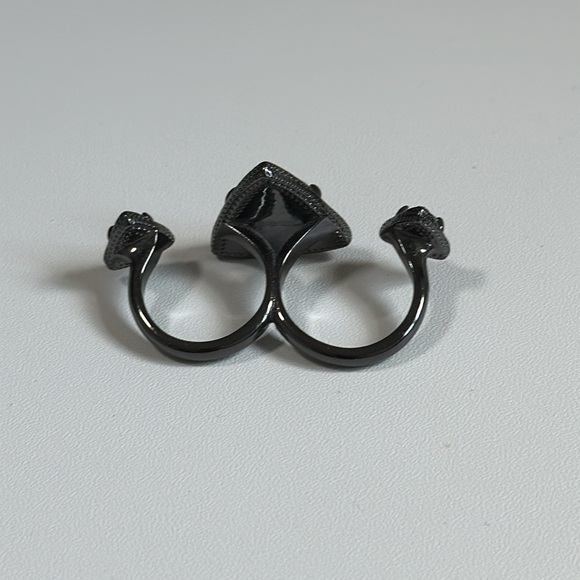 Kendra Scott Gunmetal Abalone Triangle Ring - Picture 2 of 2